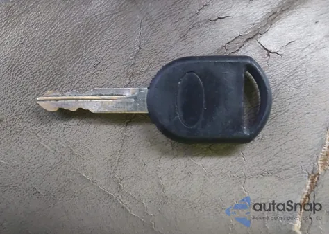 2003 Lincoln Town Car Signature из США, поврежденный, VIN 1LNHM82W13Y660640